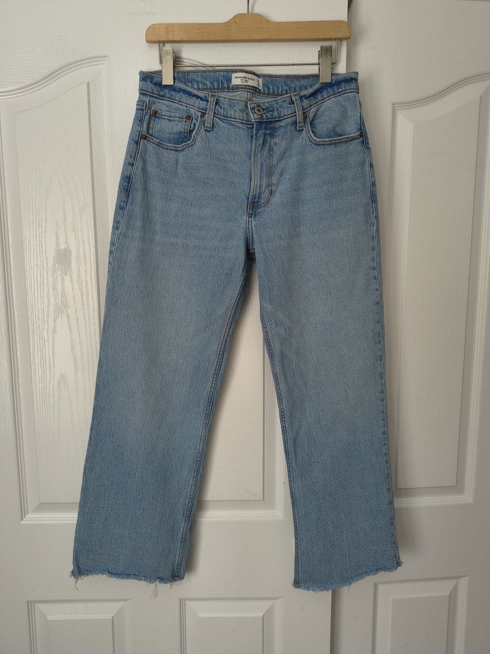 Abercrombie & Fitch Curve Love The Baggy Low Rise Jeans Light Wash Raw Hem